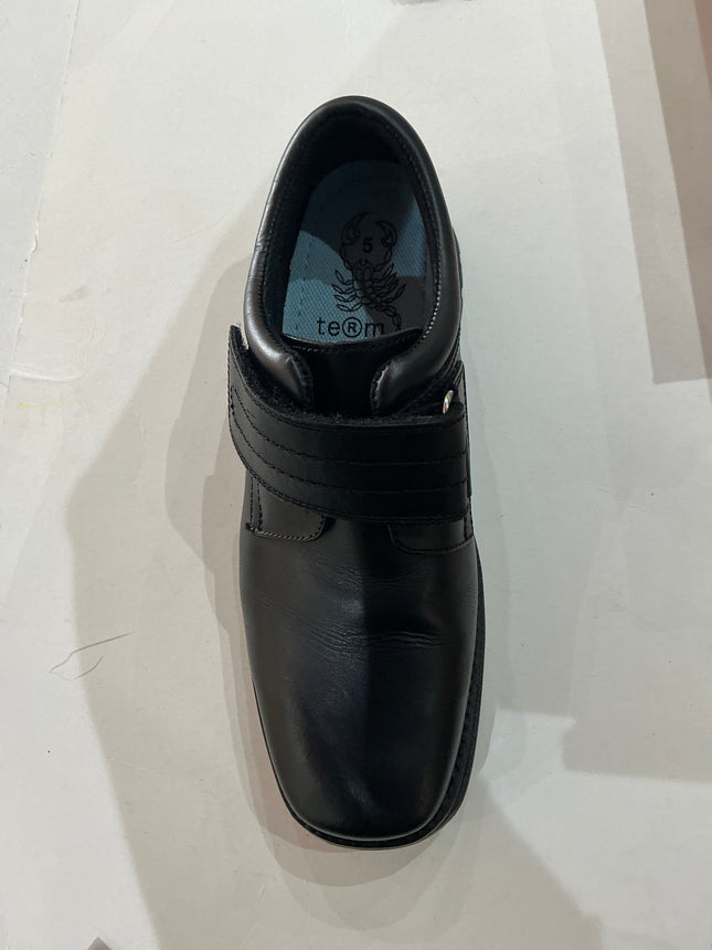 Term boys black shoes