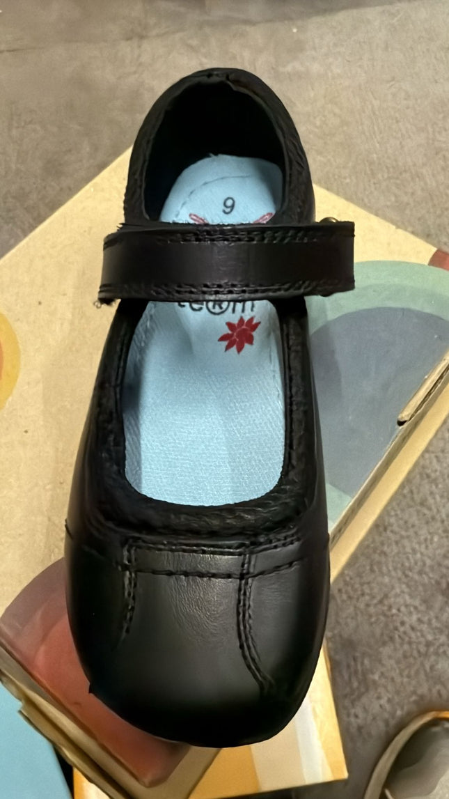 Term Victoria Velcro School Shoes – Black