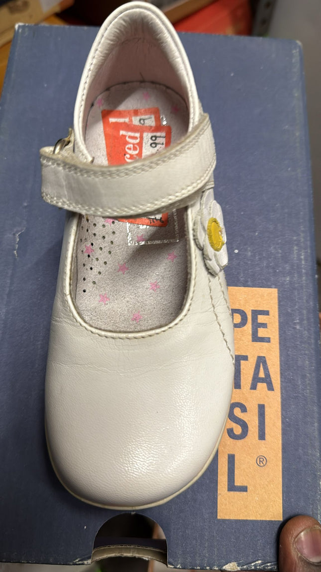Petasil Brandy Leather Shoes – White