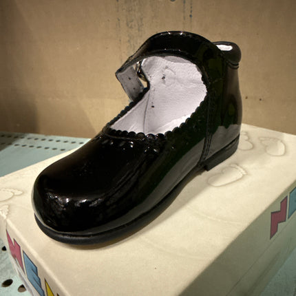 Nens Girls' Batin Perf Charol Patent Leather Kids Shoes -Black